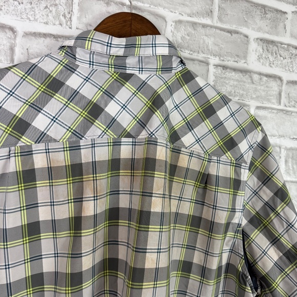 Under Armour Loose Fit HeatGear Gray & Yellow Plaid Casual Button Up Shirt LARGE - Picture 5 of 8